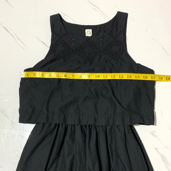 GAP Black Sleeveless Embroidered Details all over Size 2 - Picture 10 of 11